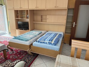 WiFi (free), bed sheets