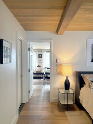 Iron/ironing board, free WiFi, bed sheets - Green Mountain Sanctuary · An Artful Vermont Home (Manchester)