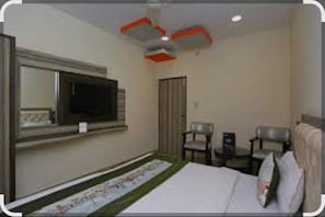 Desk, free WiFi - Haridwar Hotel Nagpal with Deluxe Rooms (Haridwar)