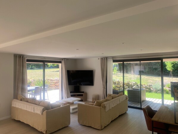 Living area - Vrbo Property (Mouans-Sartoux)