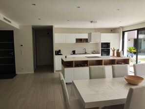 Private kitchen - Vrbo Property (Mouans-Sartoux)