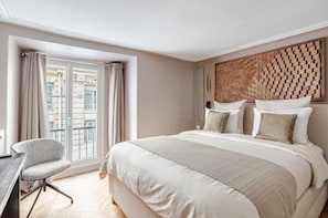Room - Vrbo Property (Paris)