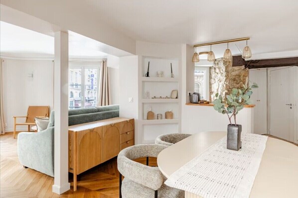 Interior - Vrbo Property (Paris)
