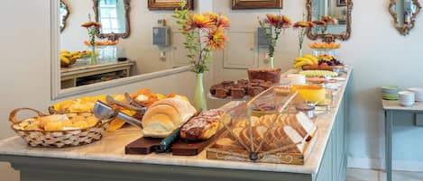 Free daily buffet breakfast