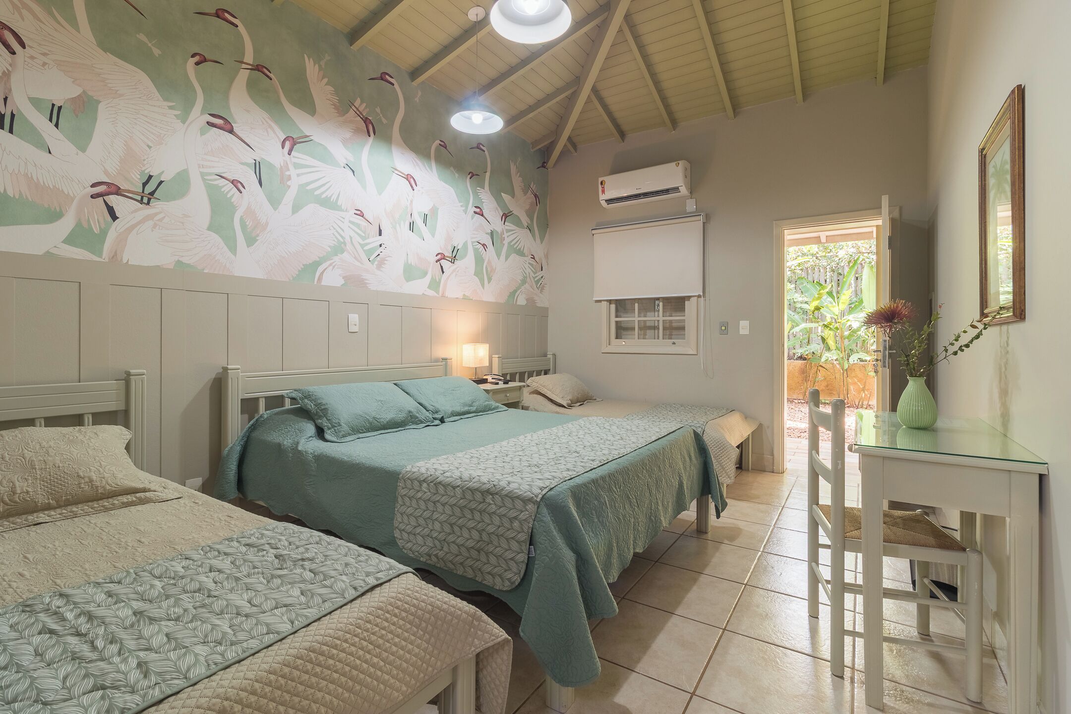 Family Room | Iron/ironing board, free WiFi