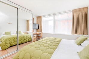 Ferros/tábuas de passar roupa, Wi-Fi, roupa de cama