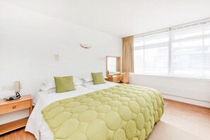 Ferros/tábuas de passar roupa, Wi-Fi, roupa de cama