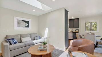 Smart TV, stereo, offices