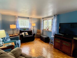 Living area - Beautiful 4-bedroom, lakeside home in Lyman, Maine. (Lyman)
