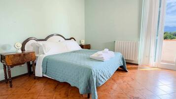 3 Schlafzimmer, Bügeleisen/Bügelbrett