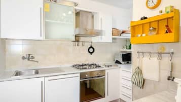 Refrigerador, microondas, lavavajillas