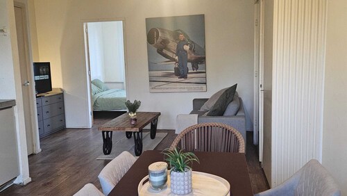 Stay at James! Nice apt to explore Amsterdam!