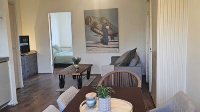 Stay at James! Nice apt to explore Amsterdam!