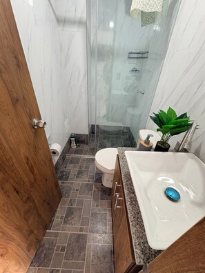 Handtücher, Seife, Toilettenpapier