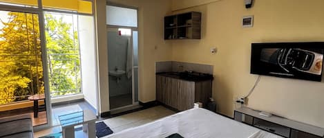 Iron/ironing board, WiFi, bed sheets