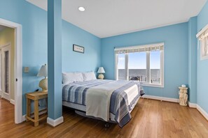 Room - Water Wonderland - Panoramic Water Views, Dockage, Core Sound (Sea Level)