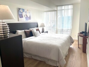 Tabla de planchar con plancha, Internet, ropa de cama