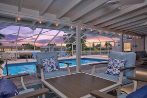 Utomhuspool och uppvärmd pool