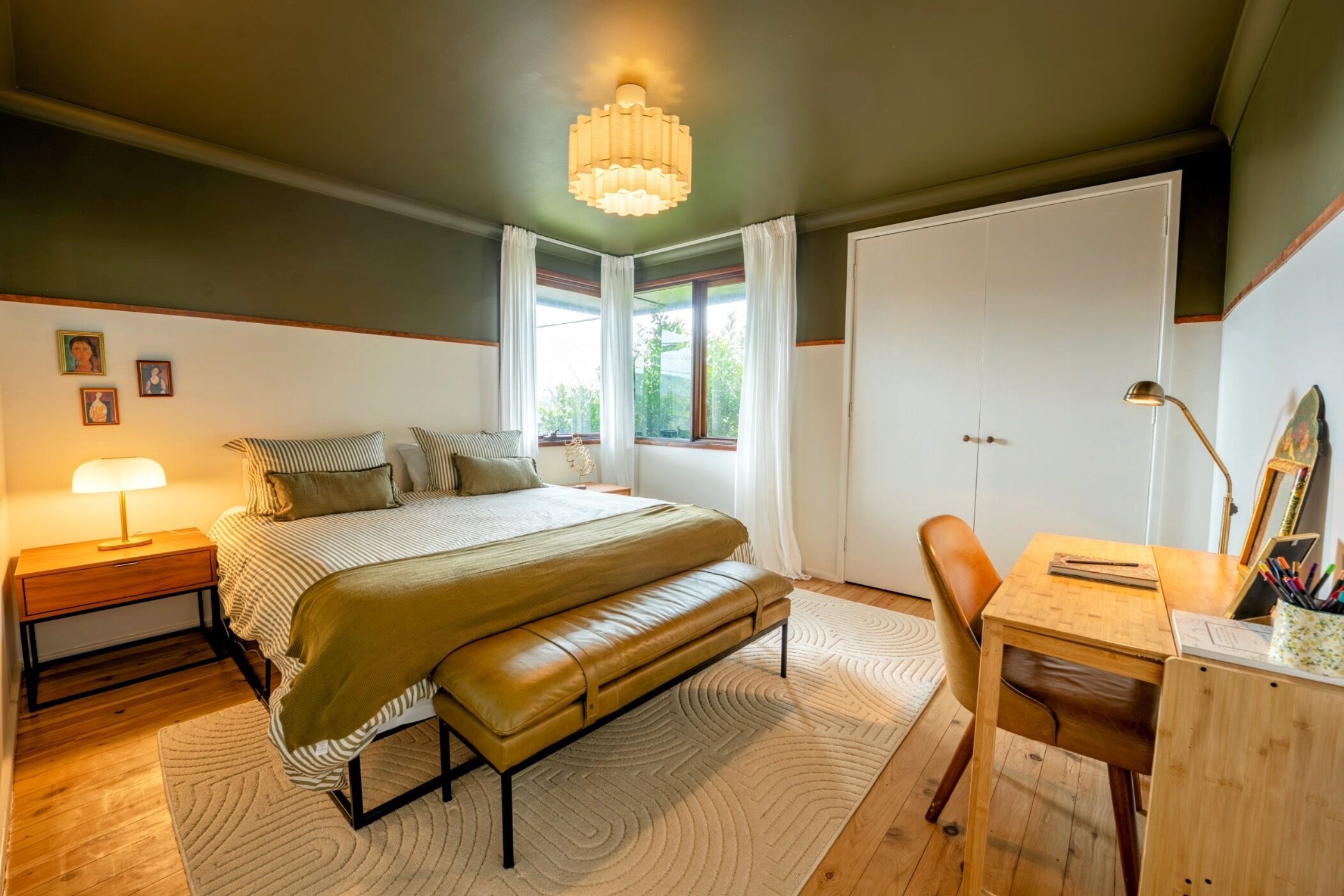 4 slaapkamers, een bureau, een strijkplank/strijkijzer, gratis wifi