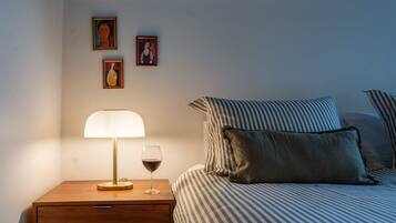 4 bedrooms, desk, iron/ironing board, free WiFi