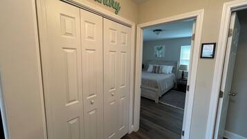 2 bedrooms, iron/ironing board, internet, bed sheets