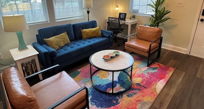 Newly Renovated! Quiet 2BR Cottage, Near Duke, DPAC, NCCU & DT Durham - King Bed