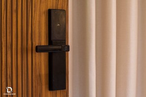 A door with a black handle and a vertical wooden panel. - Diamond Base (Ar Rawdah, Riyadh)