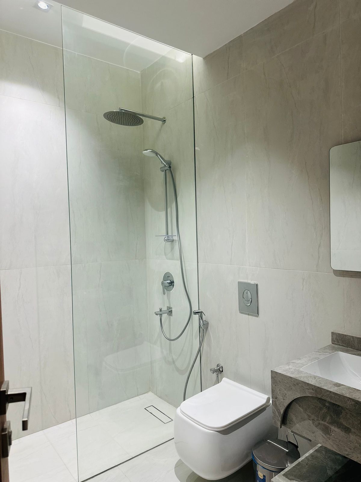 Apartamento de lujo | Baño | Ducha, secador de pelo, toallas y jabón