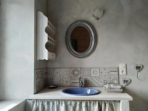 Double or Twin Room | Bathroom - Côté chapelle (Coursegoules)