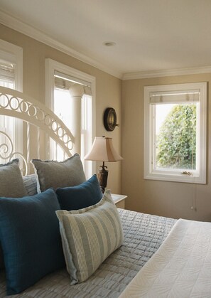 Iron/ironing board, WiFi, bed sheets - Charming 3-bedroom house in Capitola perfect for your getaway (Capitola)
