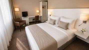In-room safe, desk, laptop workspace, free WiFi