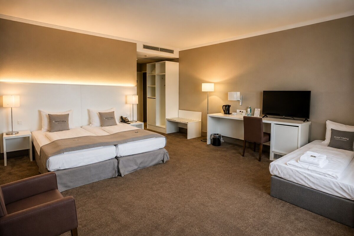 Triple Room | In-room safe, desk, laptop workspace, WiFi (free)