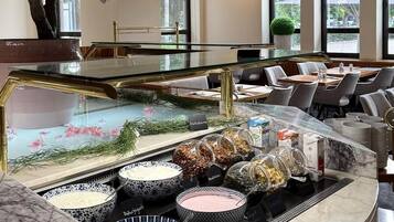 Tägliches Frühstücksbuffet gegen Gebühr