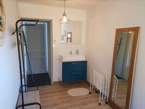 Bathroom - Vrbo Property (Aurillac)