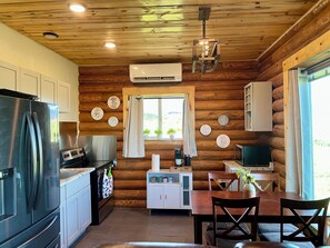 Private kitchen - 1-bedroom cabin 1/2 mile from Grangeville (Grangeville)