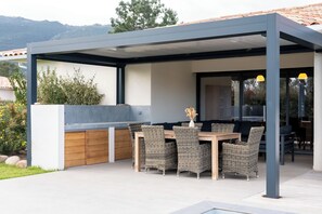 Outdoor dining - Villa with all comforts, not overlooked (San-Gavino-di-Carbini)