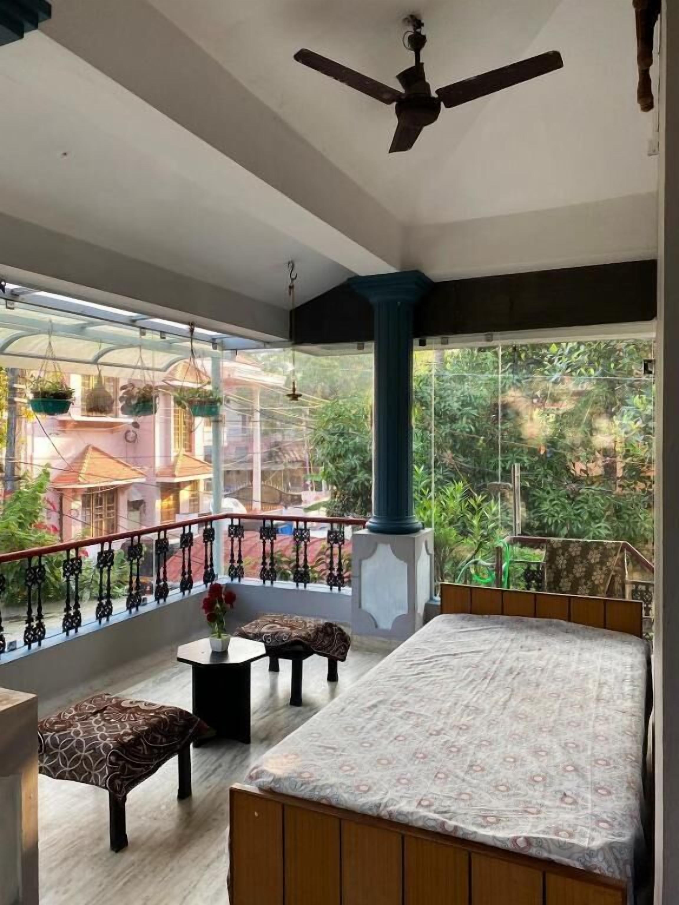 Chambre Double Classique, balcon, vue jardin | Enceinte de l’hébergement