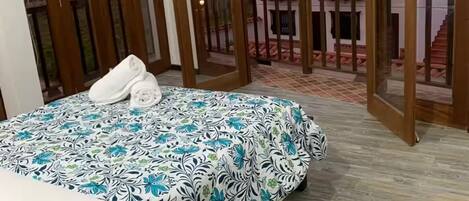 4 habitaciones, tabla de planchar con plancha, wifi y ropa de cama
