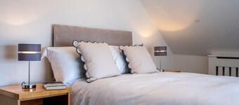 12 Walthew Avenue - sleeps 11 guests  in 6 bedrooms