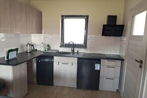 Coffee/tea maker, fridge, stovetop, dishwasher