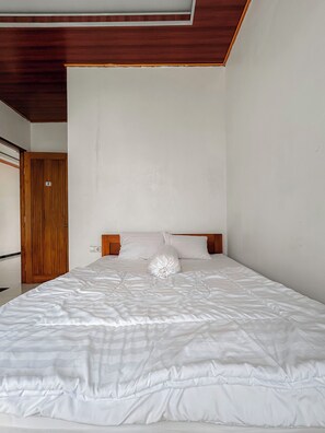 Deluxe Double Room - Titik Damai Nexura Collection (Banajrnegara)