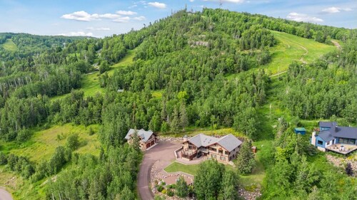 Panoramic Views of Lake Superior! Eagle Mountain Lodge at Lutsen