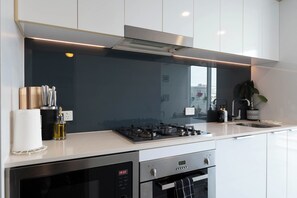 Private kitchen - Cosy Apartment in Fortitude Valley (Fortitude Valley)