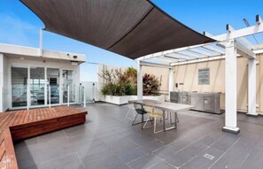 Outdoor dining - Cosy Apartment in Fortitude Valley (Fortitude Valley)