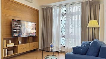 Departamento superior, 1 habitación, para no fumadores, cocina | Área de sala de estar | Smart TV de 45 pulgadas con canales digitales y Netflix