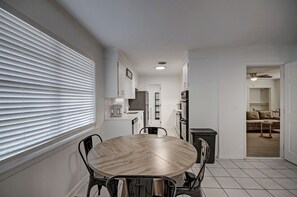 Dining - 6BR Workforce Stay Near I-55 & I-220 (Jackson)
