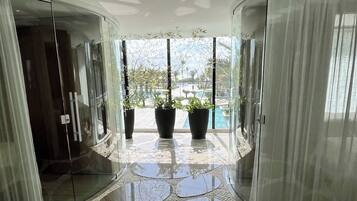 Hot springs/mineral springs, body treatments, aromatherapy