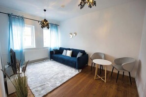 TV, offices - HejU - Design Neuer Altbau|Küche (Lübeck)
