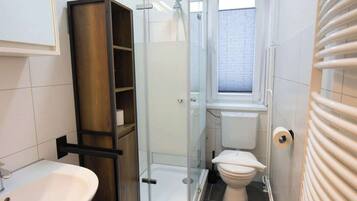 Dusche, Haartrockner, Shampoo