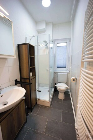 Shower, hair dryer - HejU - Design Neuer Altbau|Küche (Lübeck)